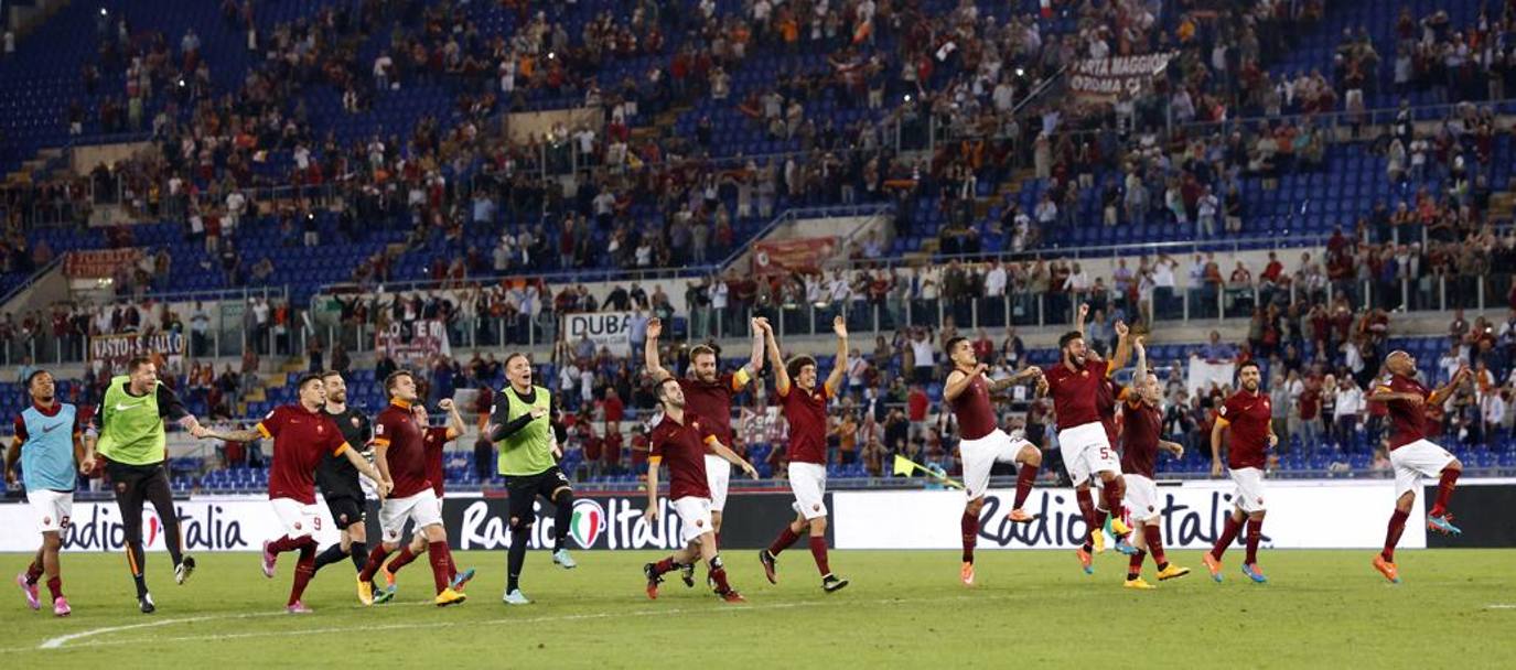 Torna la Serie A dopo lo stop per le nazionali: all&#39;Olimpico la Roma trionfa 3-0 con il Chievo. Ecco il fotoracconto Ap